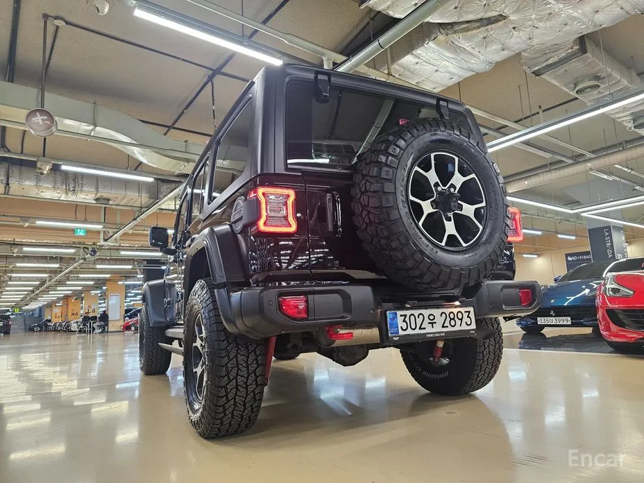 Фото 4 - Jeep Wrangler