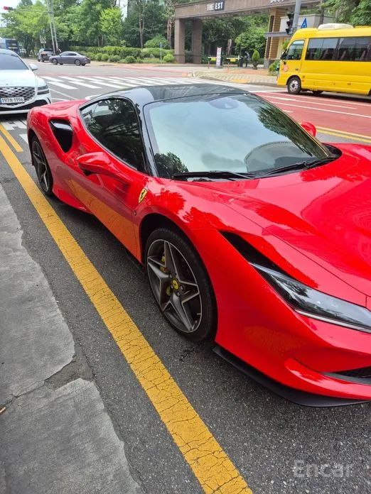 Фото 2 - Ferrari F8