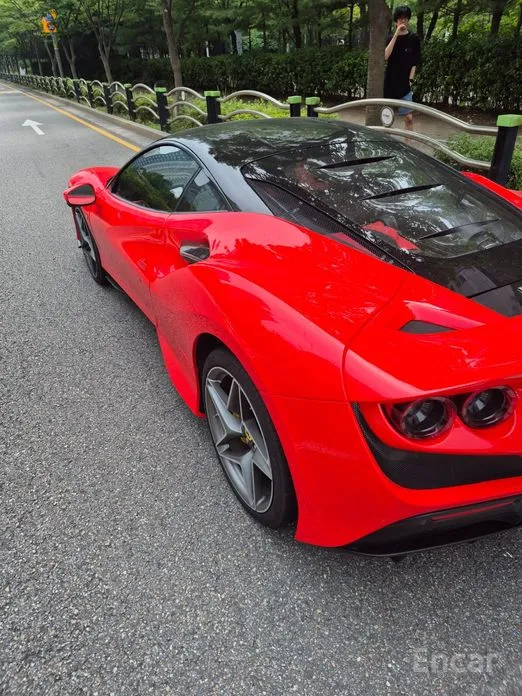 Фото 4 - Ferrari F8