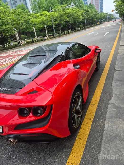 Фото 6 - Ferrari F8