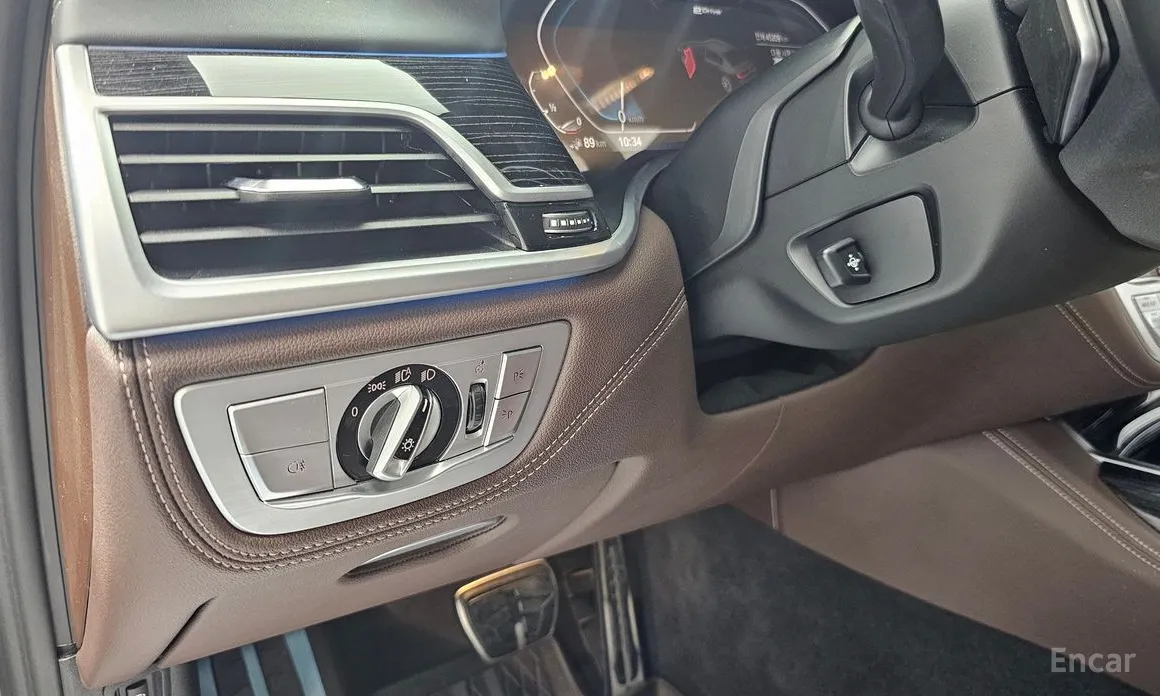 Фото 16 - BMW 7 Series