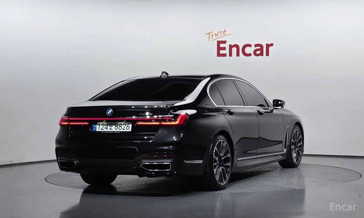 Фото 2 - BMW 7 Series