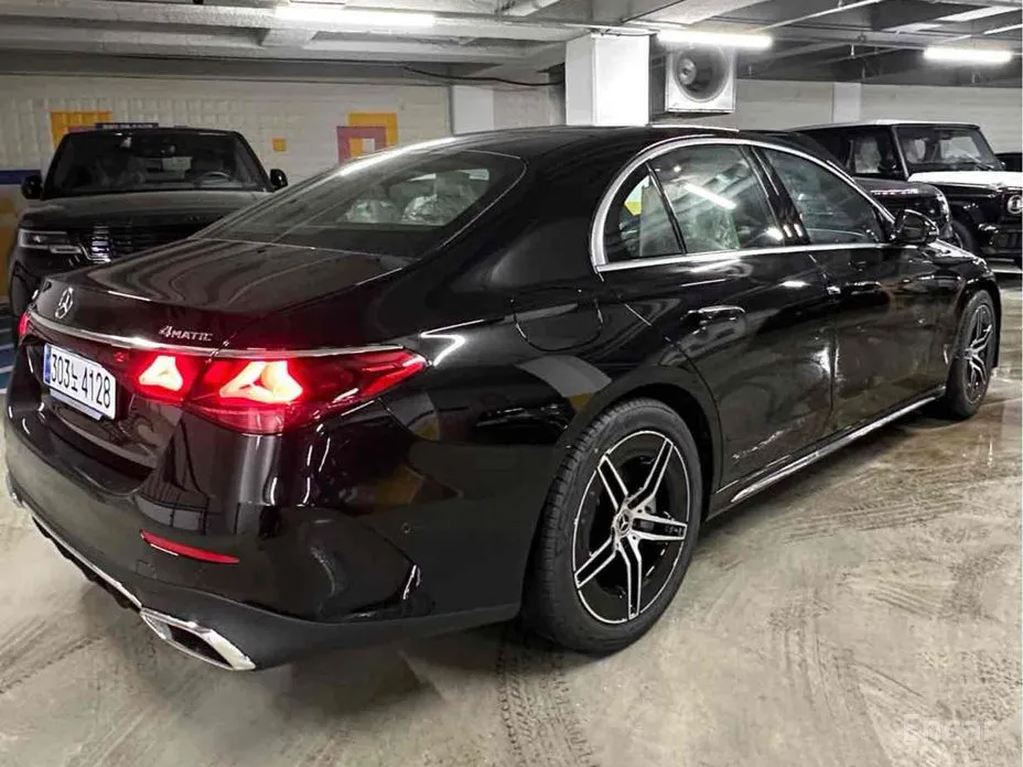 Фото 5 - Mercedes-Benz E-Class
