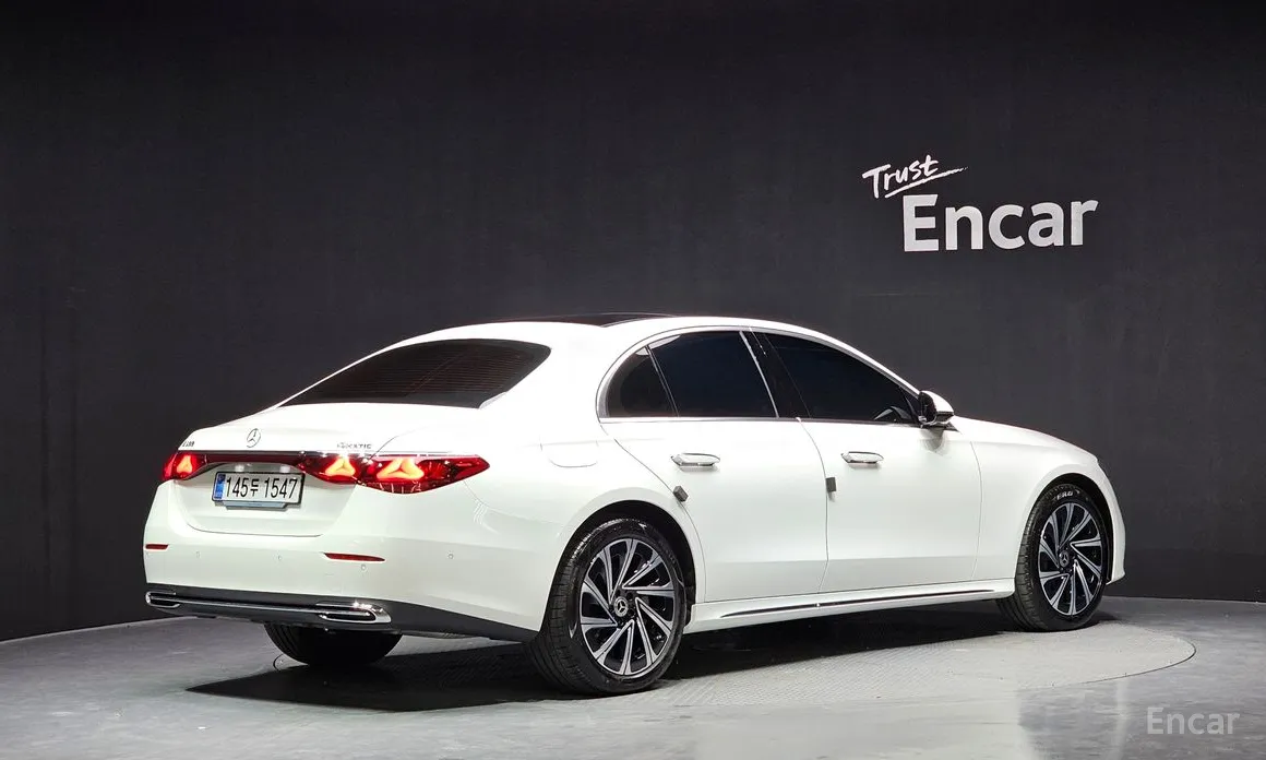 Фото 2 - Mercedes-Benz E-Class