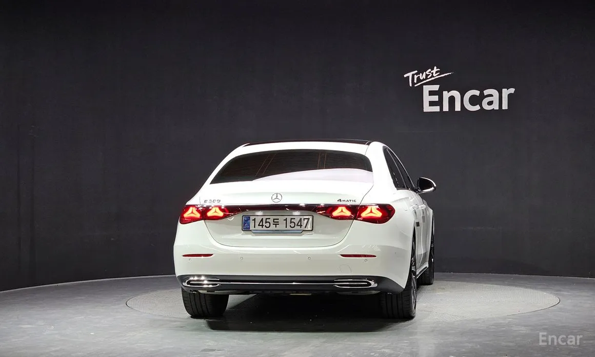 Фото 4 - Mercedes-Benz E-Class