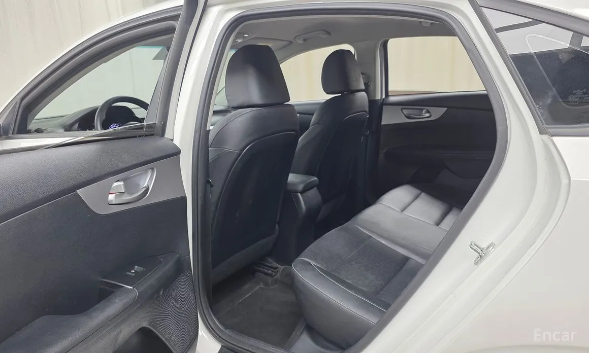 Фото 18 - Kia K3