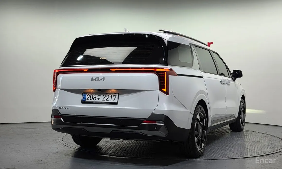 Фото 2 - Kia Carnival