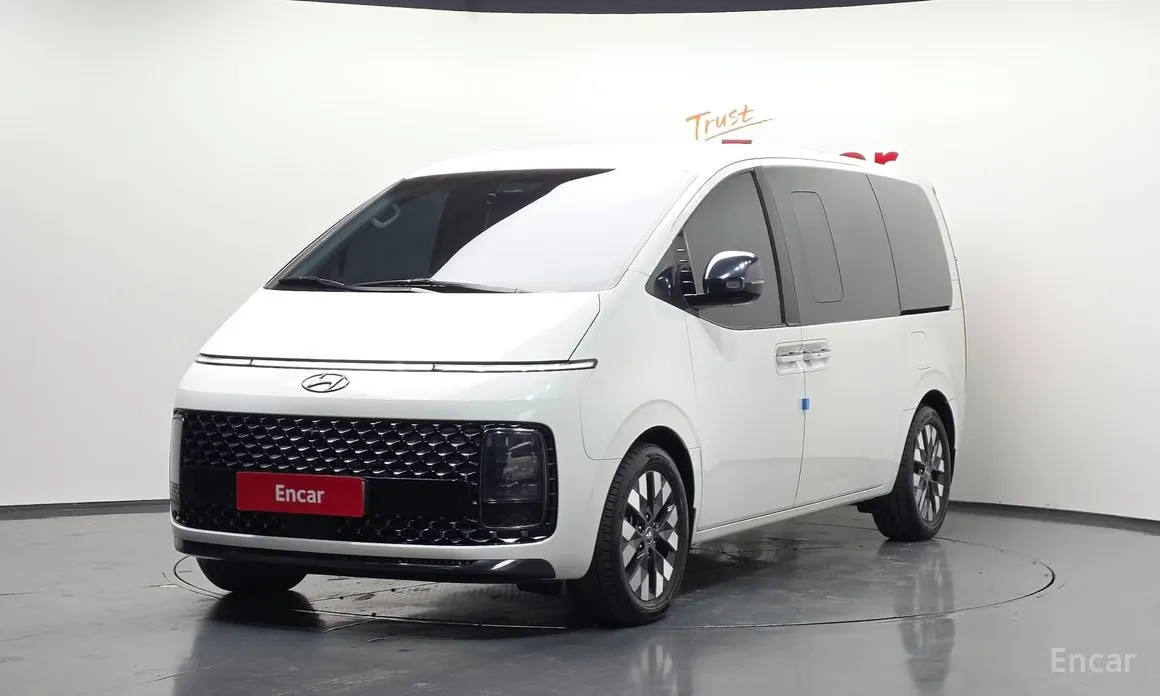 Фото 1 - Hyundai Staria