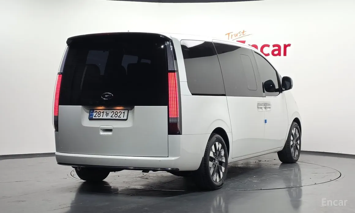 Фото 2 - Hyundai Staria