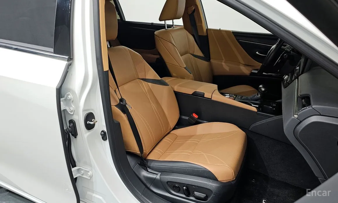 Фото 10 - Lexus ES