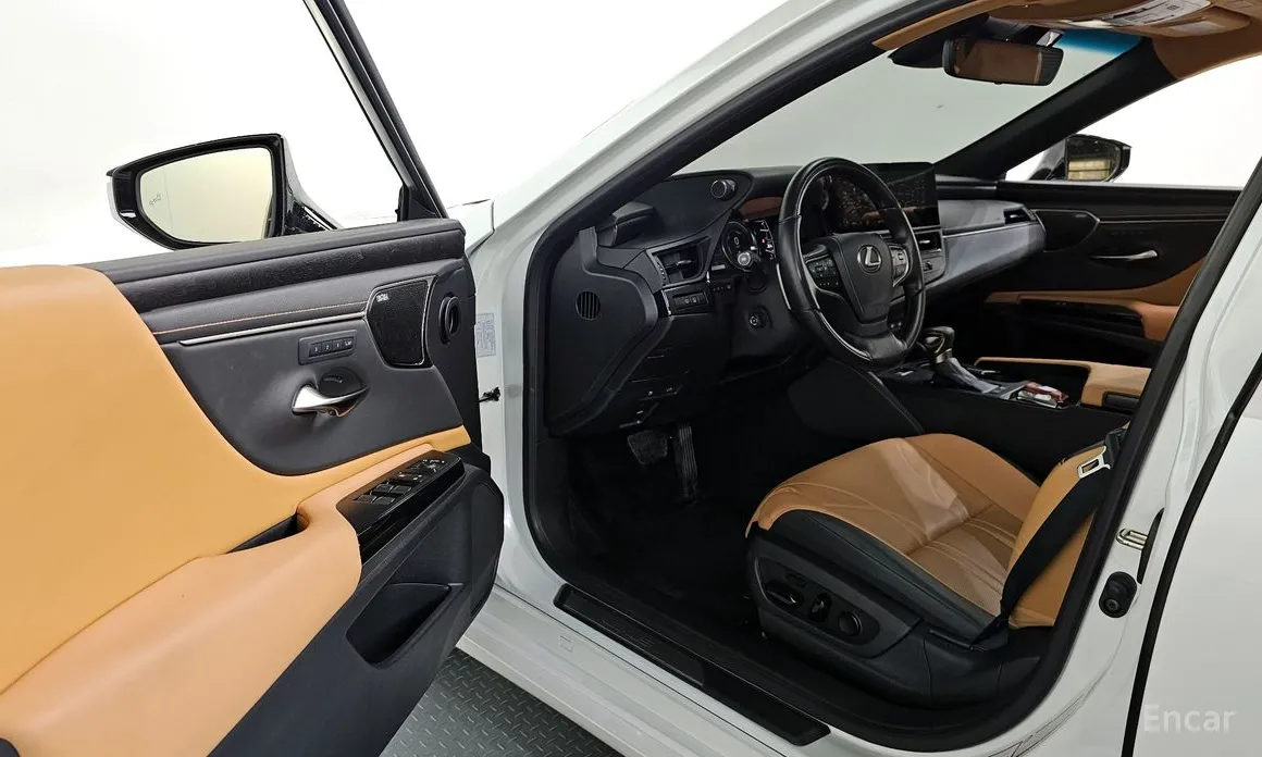 Фото 11 - Lexus ES