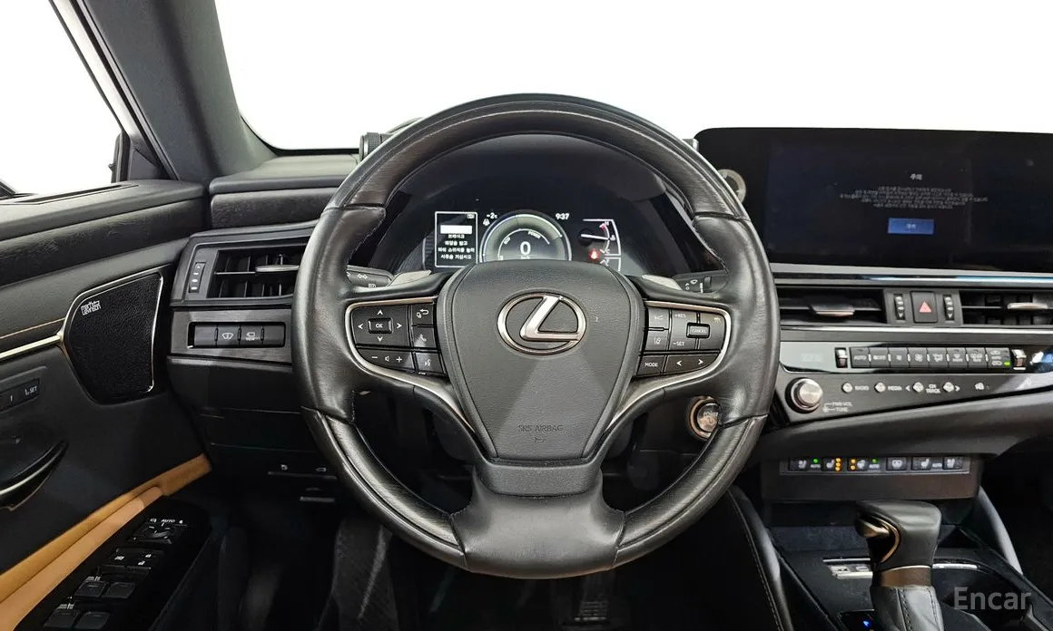 Фото 13 - Lexus ES