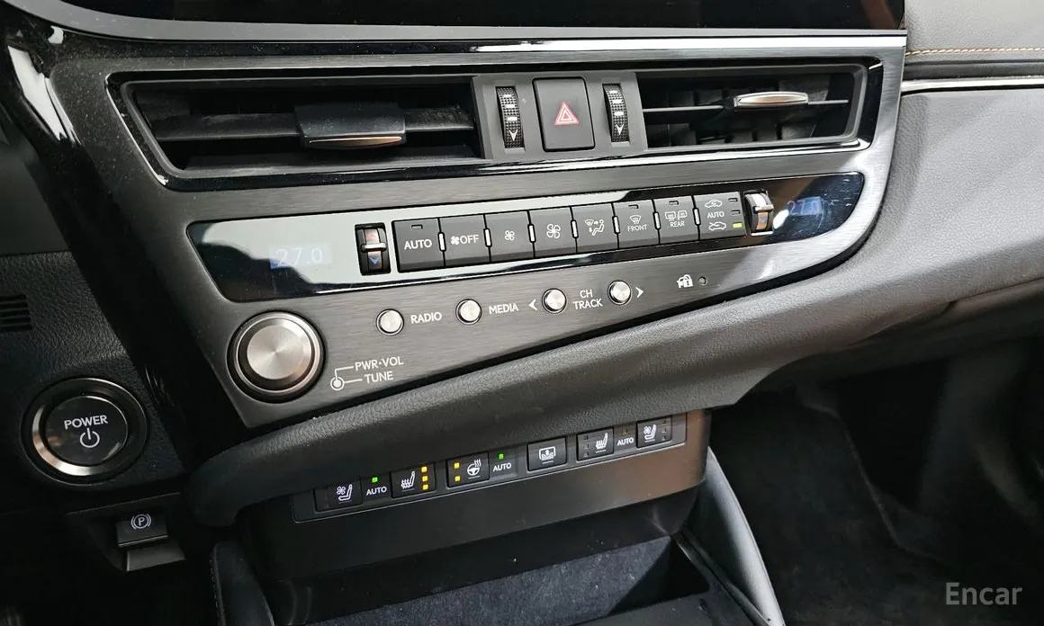 Фото 16 - Lexus ES