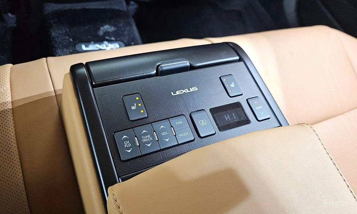 Фото 20 - Lexus ES