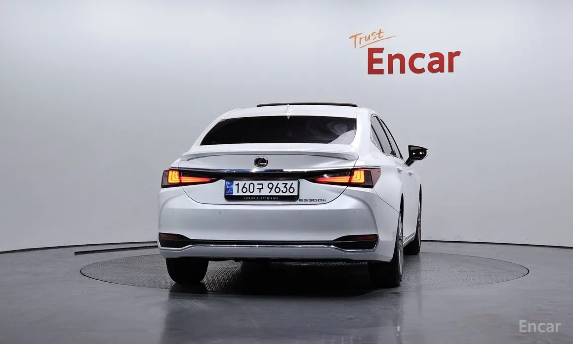 Фото 4 - Lexus ES