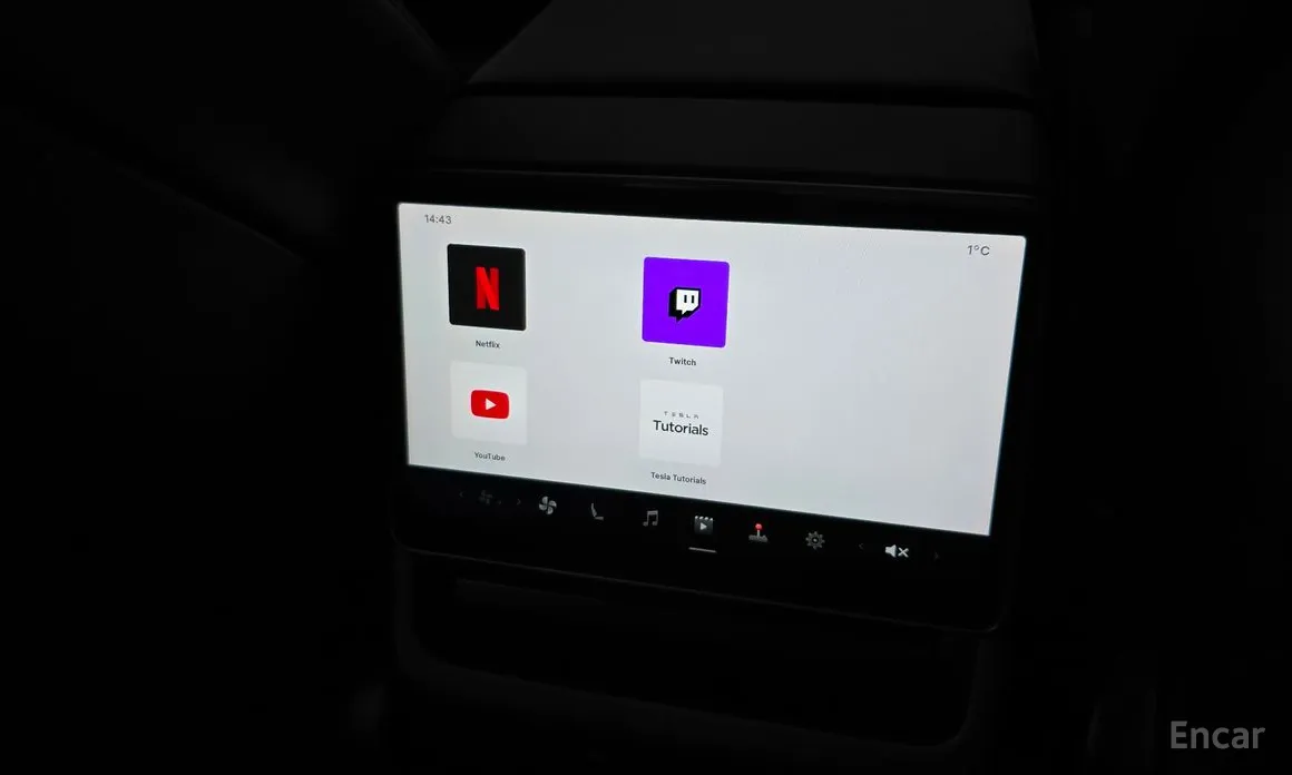 Фото 18 - Tesla Model 3