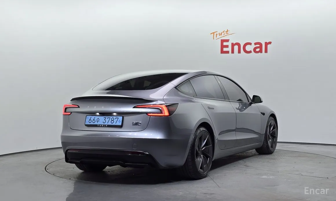 Фото 2 - Tesla Model 3