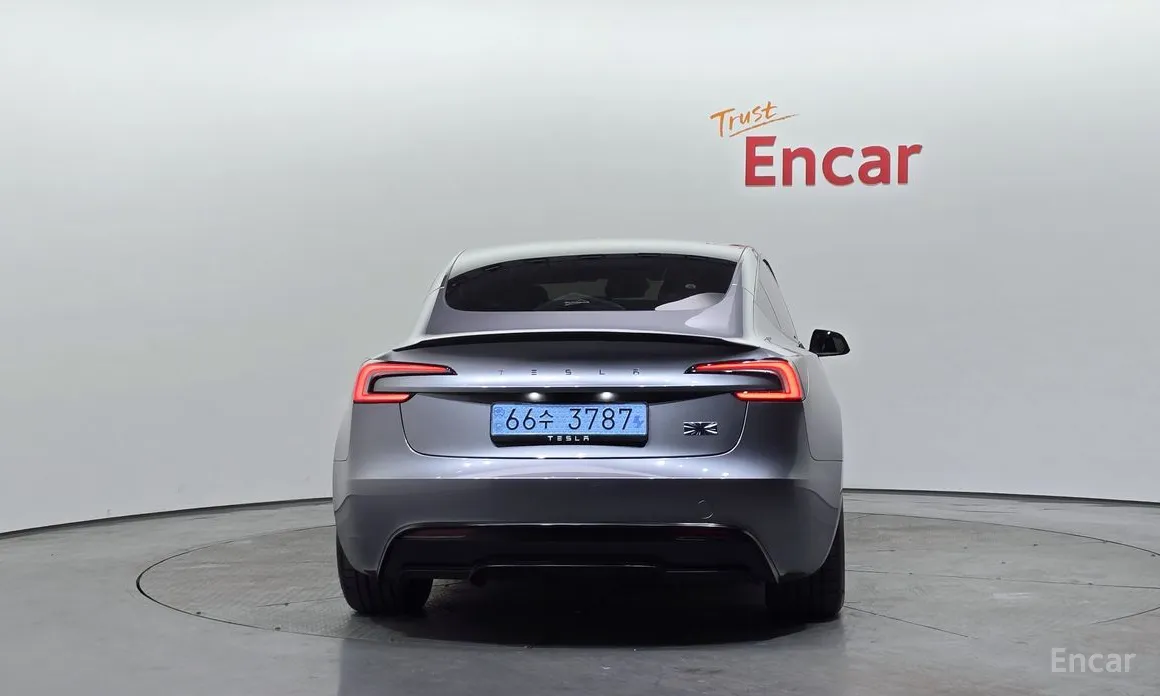 Фото 4 - Tesla Model 3