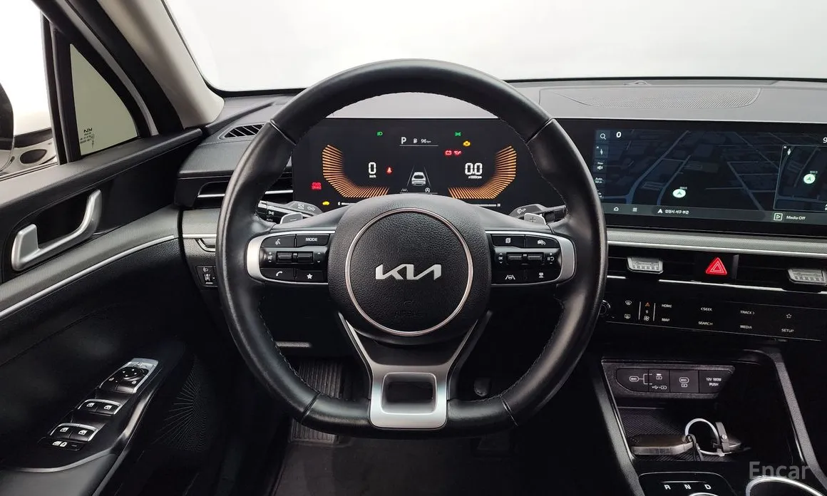 Фото 13 - Kia K5