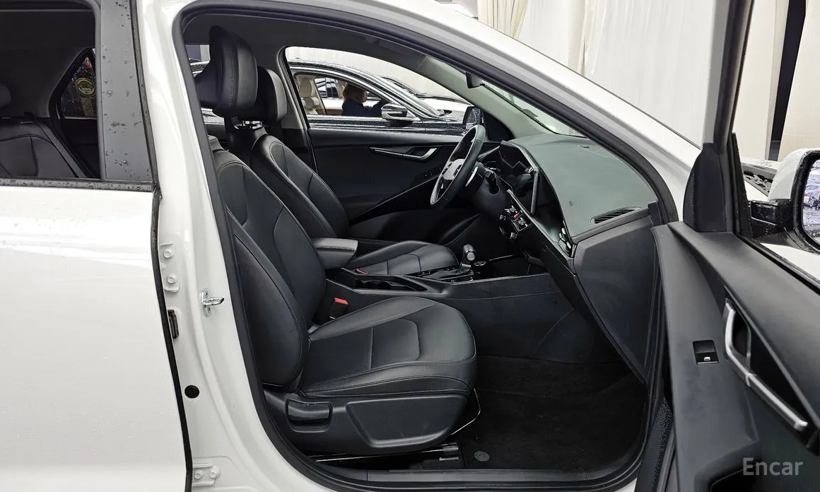 Фото 11 - Kia Niro