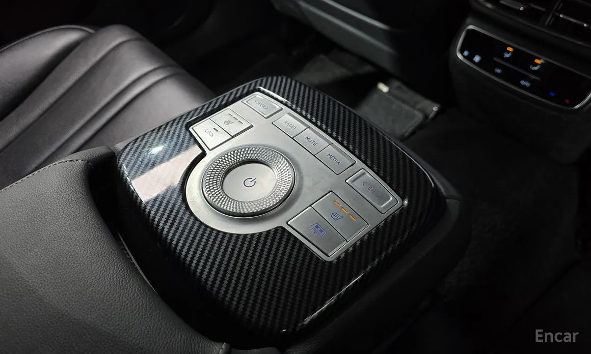 Фото 19 - Genesis G80