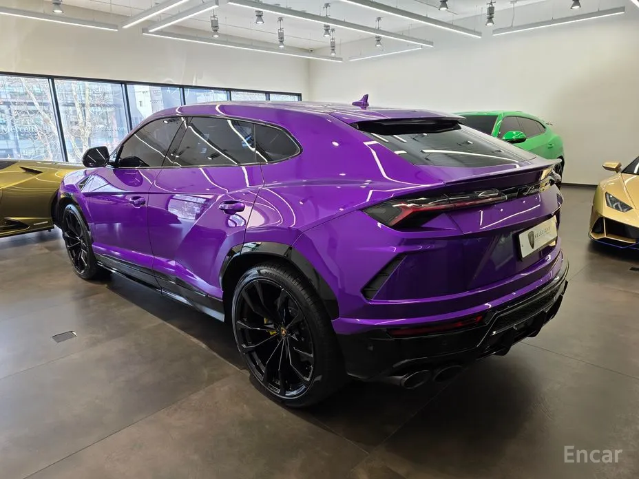 Фото 3 - Lamborghini Urus