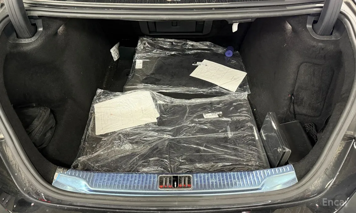 Фото 17 - Mercedes-Benz S-Class