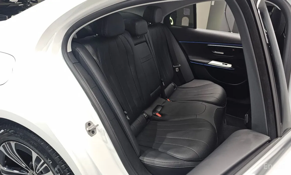 Фото 11 - Mercedes-Benz E-Class