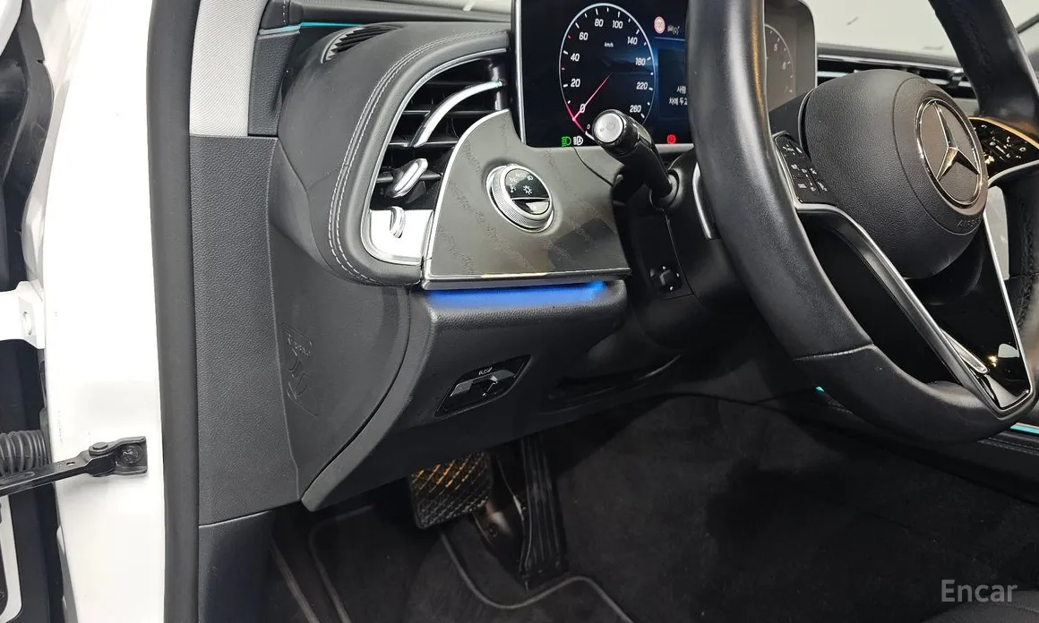 Фото 13 - Mercedes-Benz E-Class