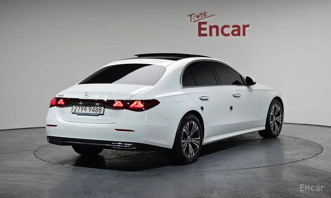 Фото 2 - Mercedes-Benz E-Class