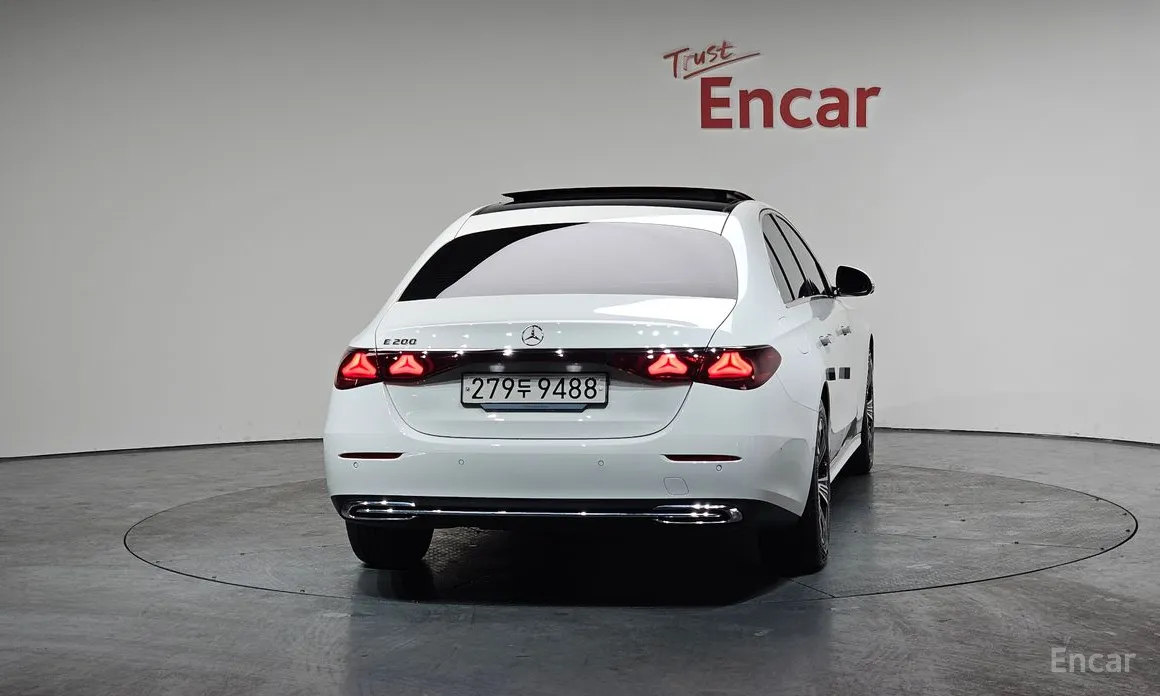 Фото 4 - Mercedes-Benz E-Class