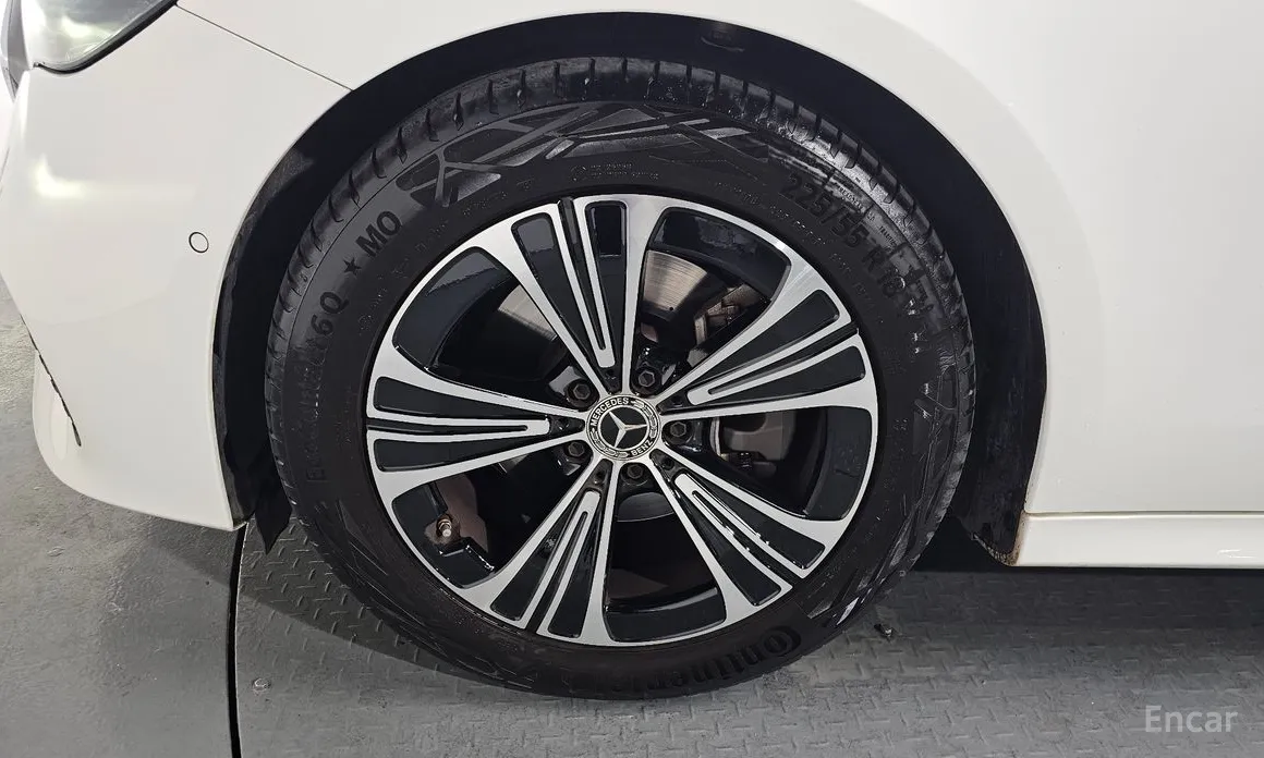 Фото 5 - Mercedes-Benz E-Class