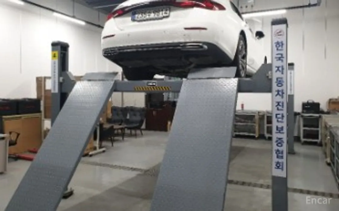 Фото 2 - Mercedes-Benz E-Class