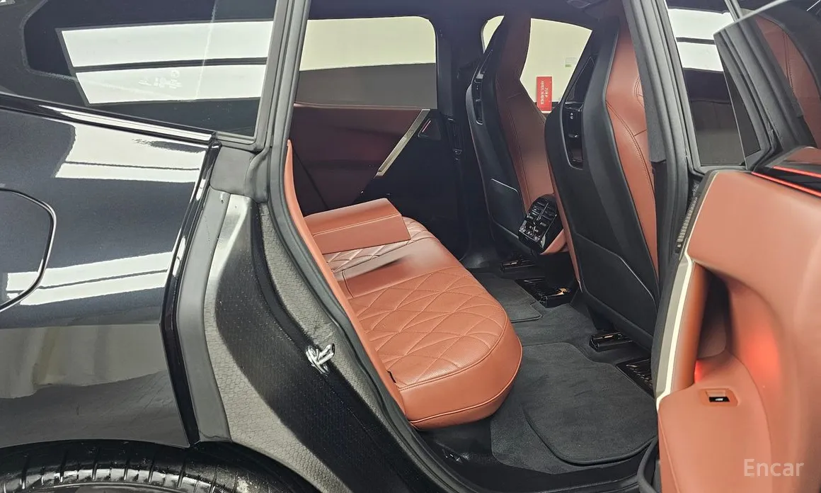 Фото 12 - BMW iX