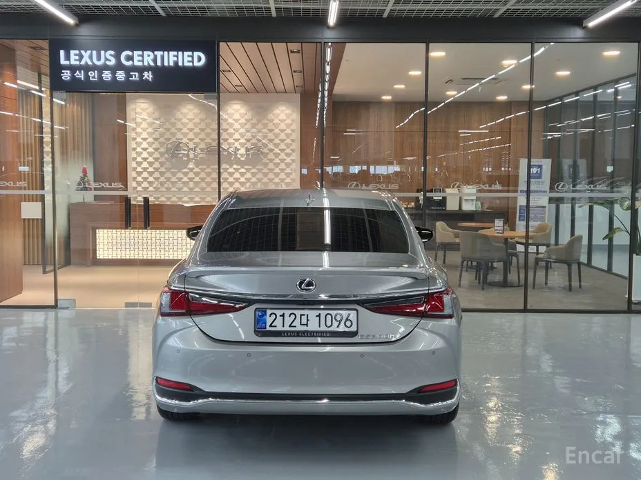 Фото 3 - Lexus ES