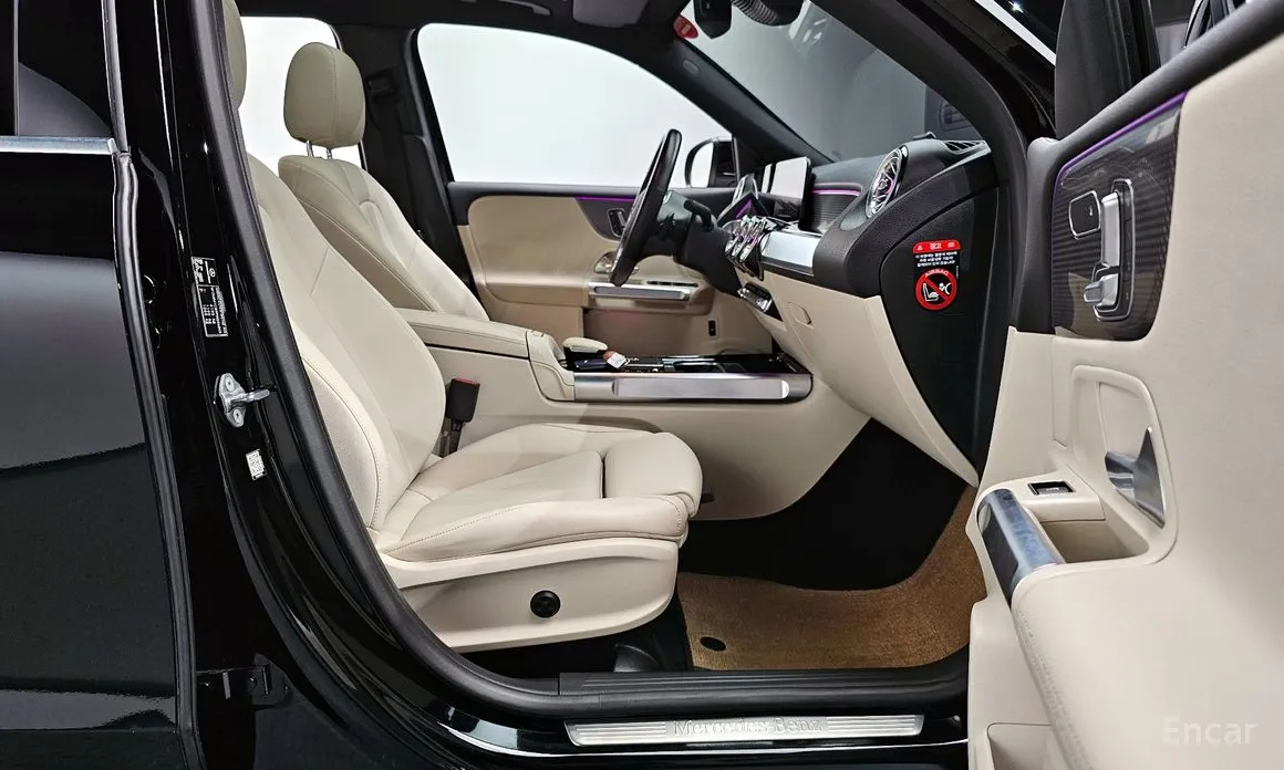 Photo 10 - Mercedes-Benz GLB-Class