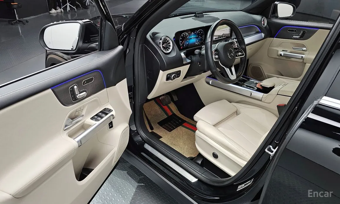 Photo 11 - Mercedes-Benz GLB-Class