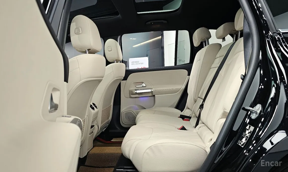 Photo 12 - Mercedes-Benz GLB-Class