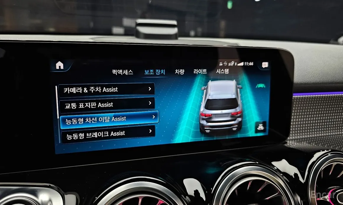 Photo 14 - Mercedes-Benz GLB-Class