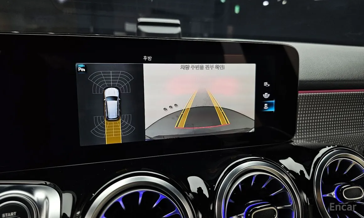 Photo 15 - Mercedes-Benz GLB-Class