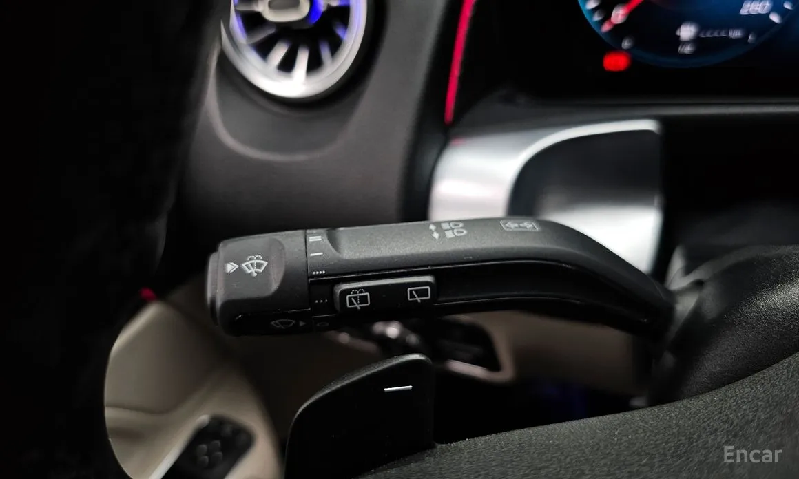 Photo 17 - Mercedes-Benz GLB-Class