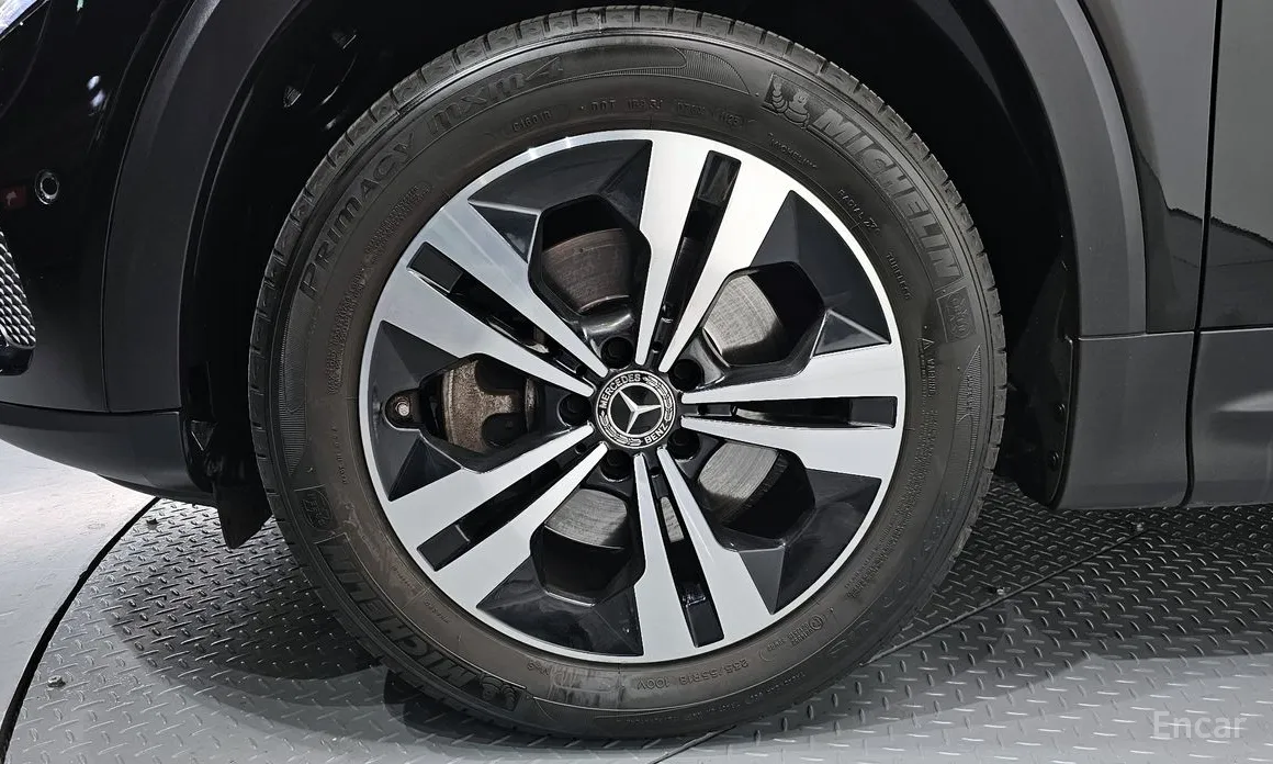 Photo 5 - Mercedes-Benz GLB-Class