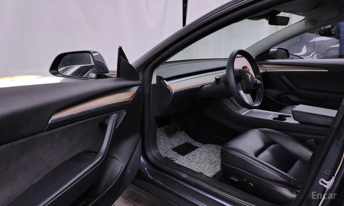 Фото 10 - Tesla Model 3