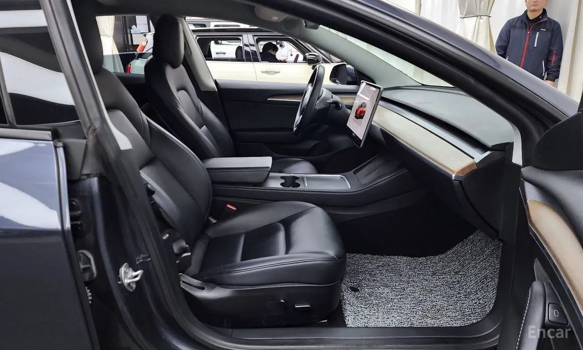 Фото 11 - Tesla Model 3