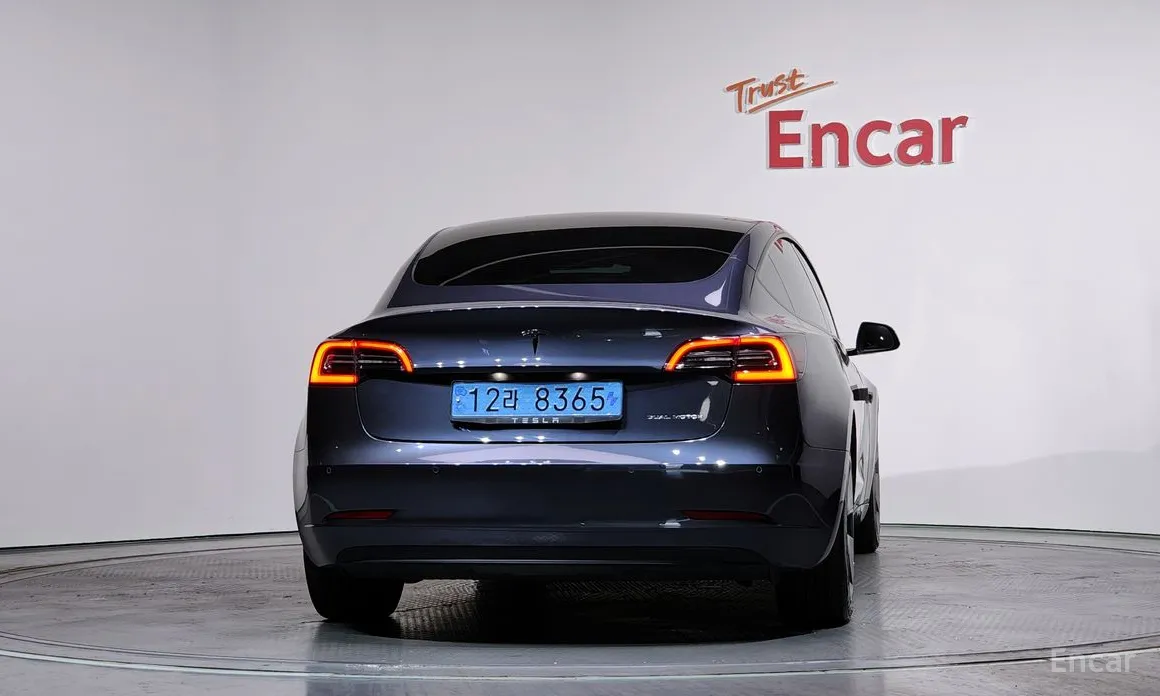 Фото 4 - Tesla Model 3