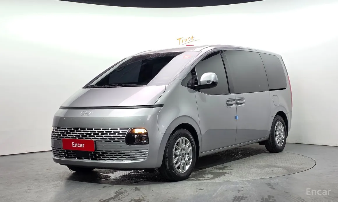 Фото 1 - Hyundai Staria