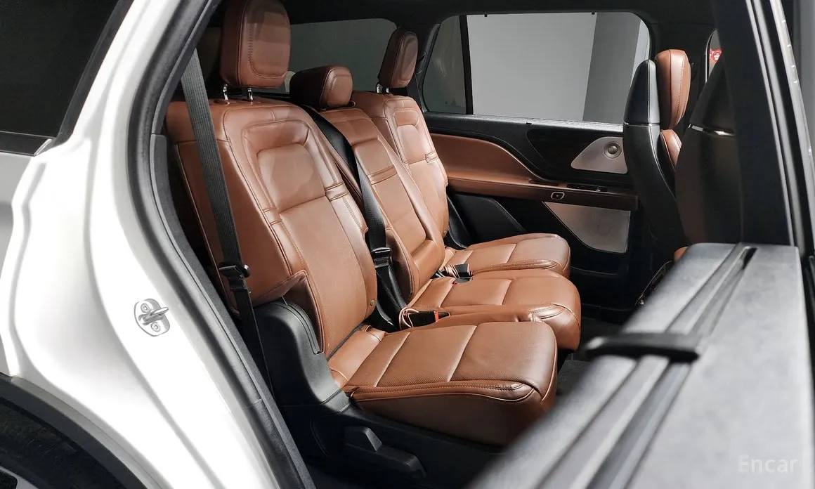 Фото 12 - Lincoln Aviator