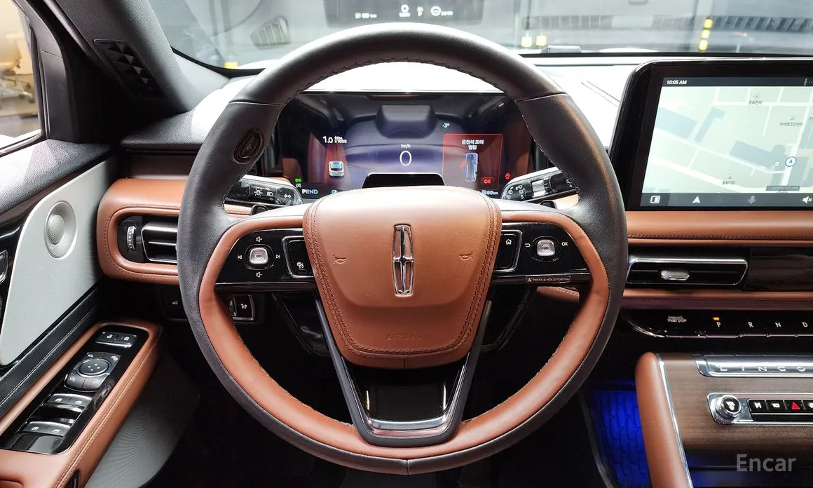 Фото 13 - Lincoln Aviator