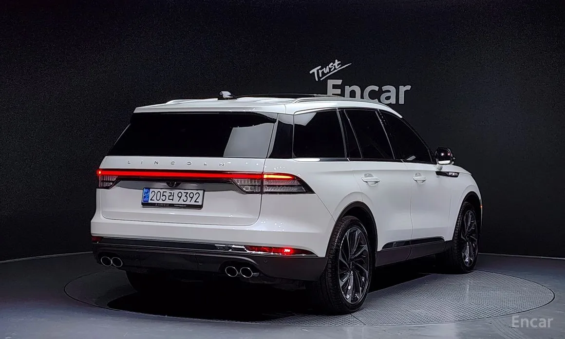 Фото 2 - Lincoln Aviator