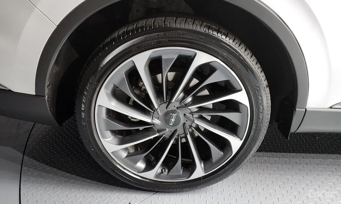 Фото 5 - Lincoln Aviator